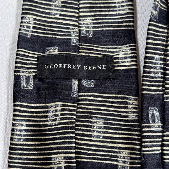 Men’s Geoffrey Beene Italian Silk Necktie​​ - Picture 4 of 5